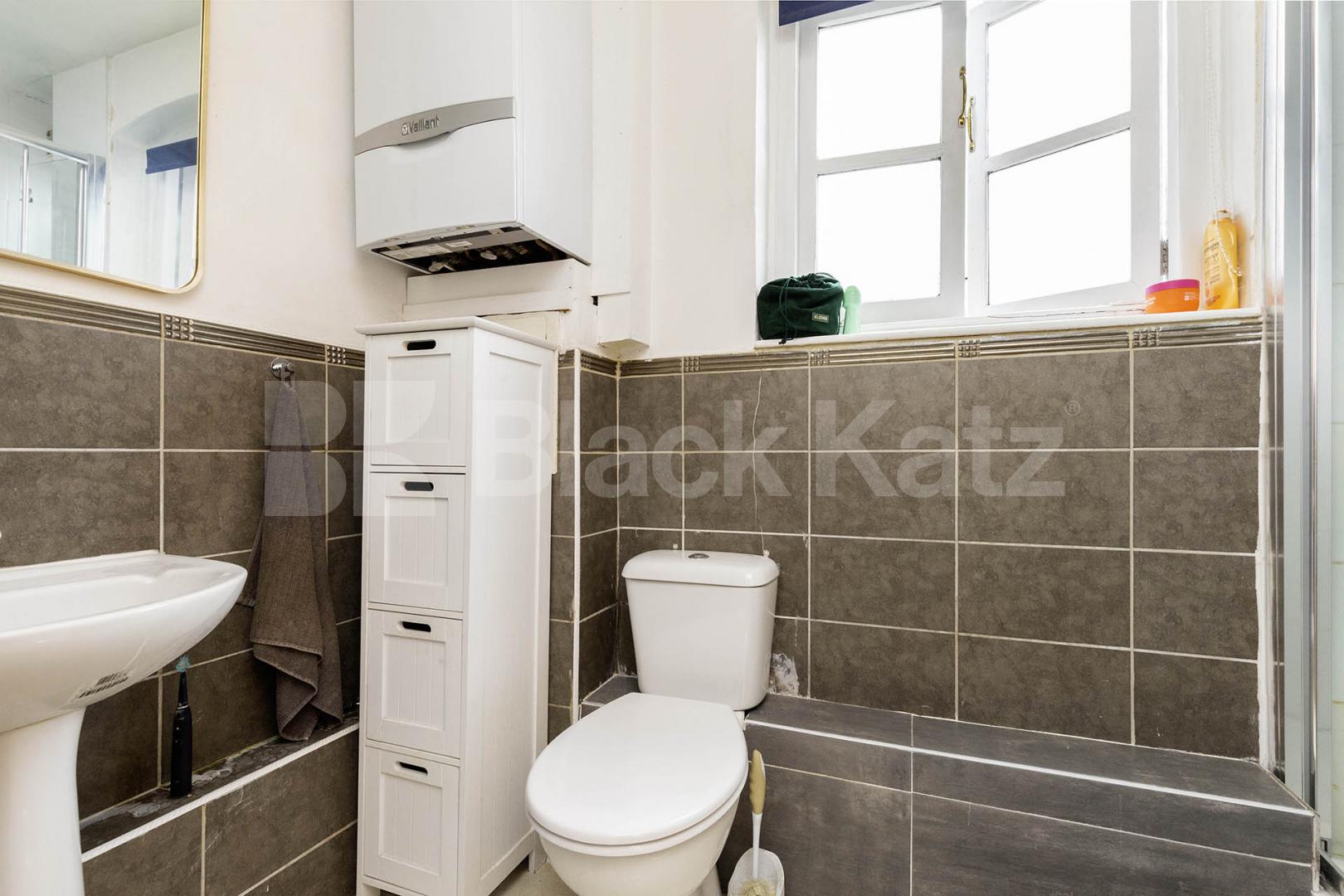 Spacious two bed with wood floors, double bedrooms & mins to regents park Scott Ellis Gardens, St Johns Wood